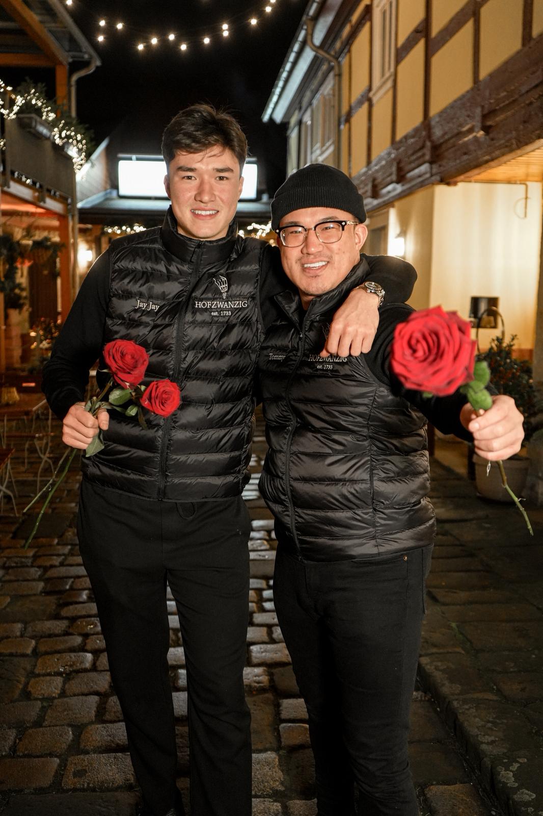 Festlich gedeckte Tafel für Hochzeitsfeier im Dreiseitenhof