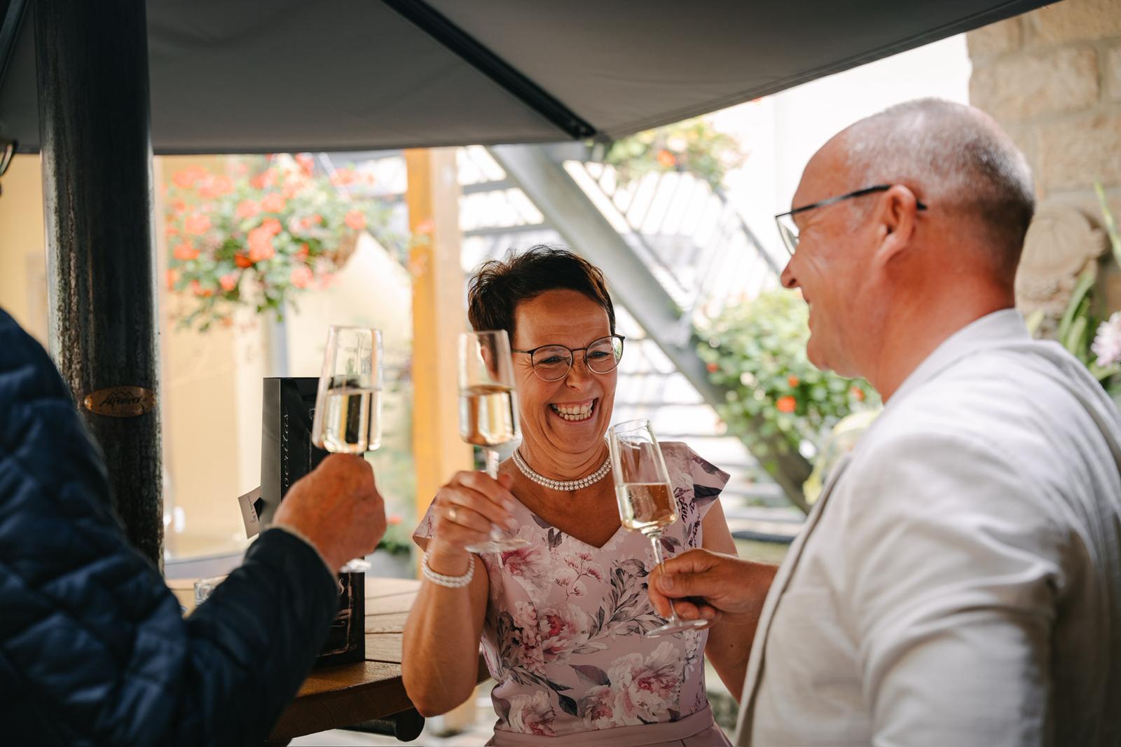 Stimmungsvolle Abendveranstaltung mit Kerzenlicht