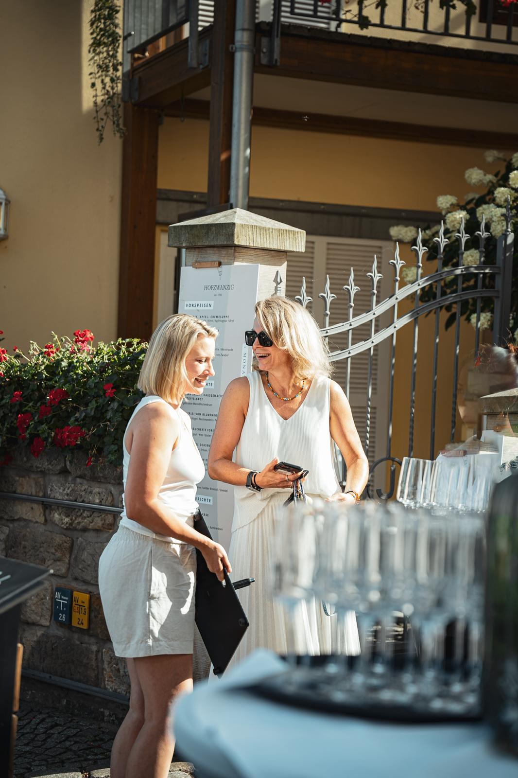 Firmen-Teamevent mit Flying Dinner im Innenhof